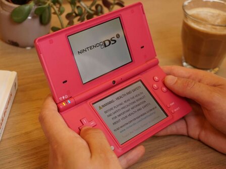 Nintendo DSi Red
