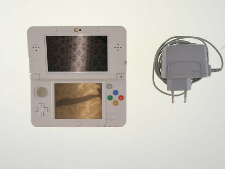 NEW Nintendo 3DS - Metallic White &amp; Camo