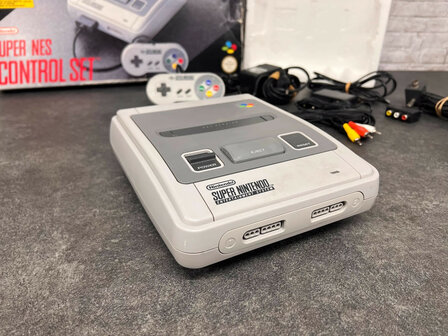 Super Nintendo Starter Pack - Control Set Edition [Complete]