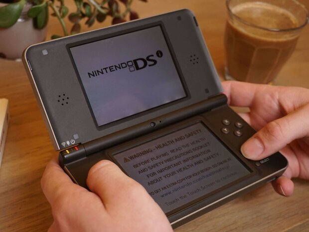 Nintendo DSi XL - Green
