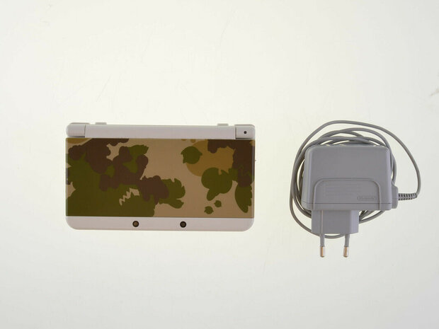 NEW Nintendo 3DS - Metallic White & Camo