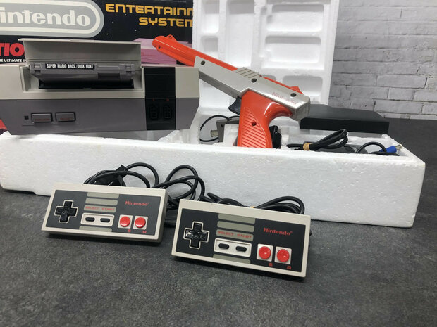 Nintendo NES Starter Pack - Action Set [Complete]